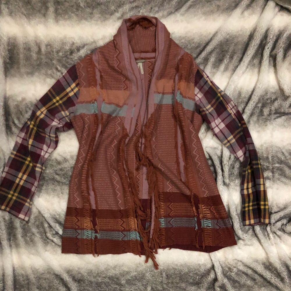 Tunic sweater, plaid sleeves, fringe and patterns